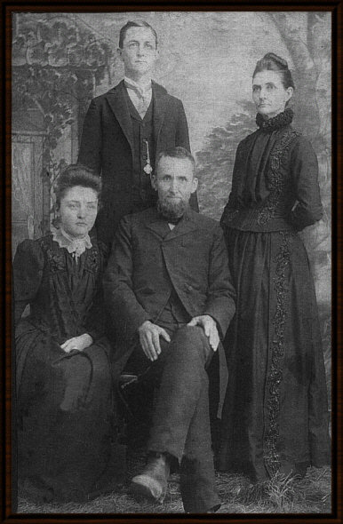 GARNERFAMILY.jpg (119446 bytes)