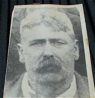 fosternoah.jpg (36097 bytes)