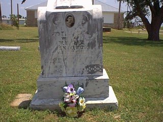 katiecem9.jpg (26077 bytes)