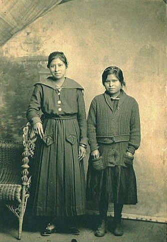 postoakgirls.jpg (44226 bytes)