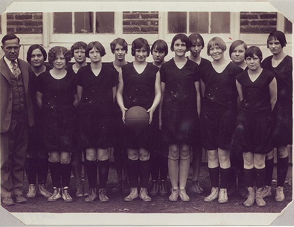 lindsay2.jpg (67874 bytes)