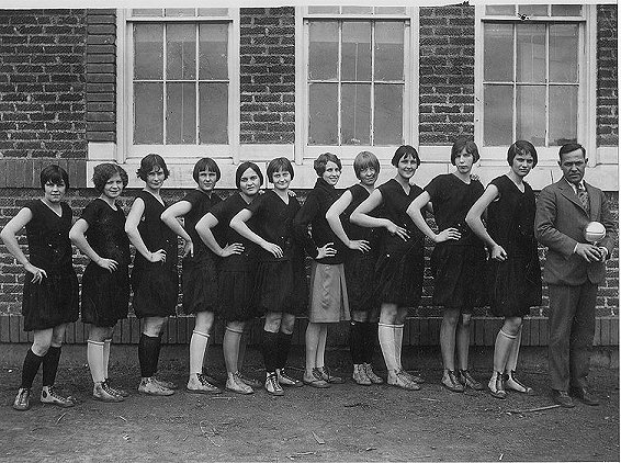 lindsay5.jpg (62486 bytes)