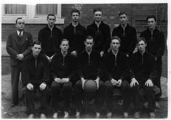 Luther Basketball Team