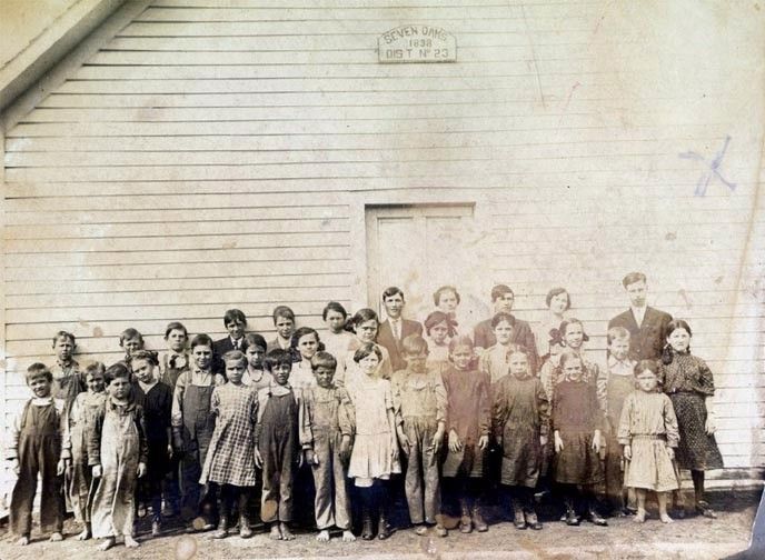 Seven Oaks School class of 1915