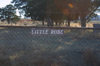 littlerobecemetery.jpg