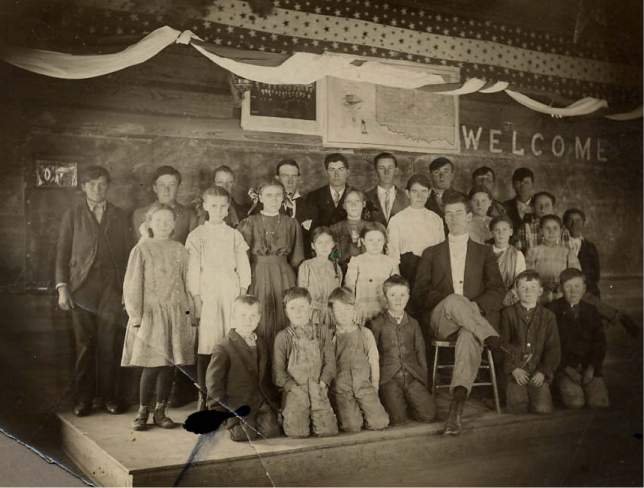 Lone Star School 1906, inside building