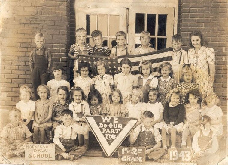 1943 Hockerville 1st & 2nd grade class