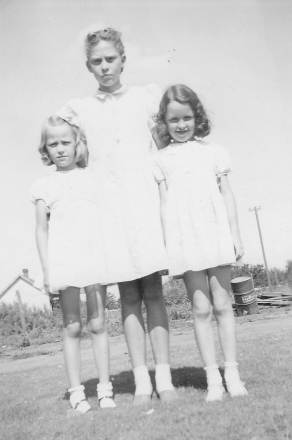 Wynona Whitaker and her cousins, Gail and Marilyn Morian